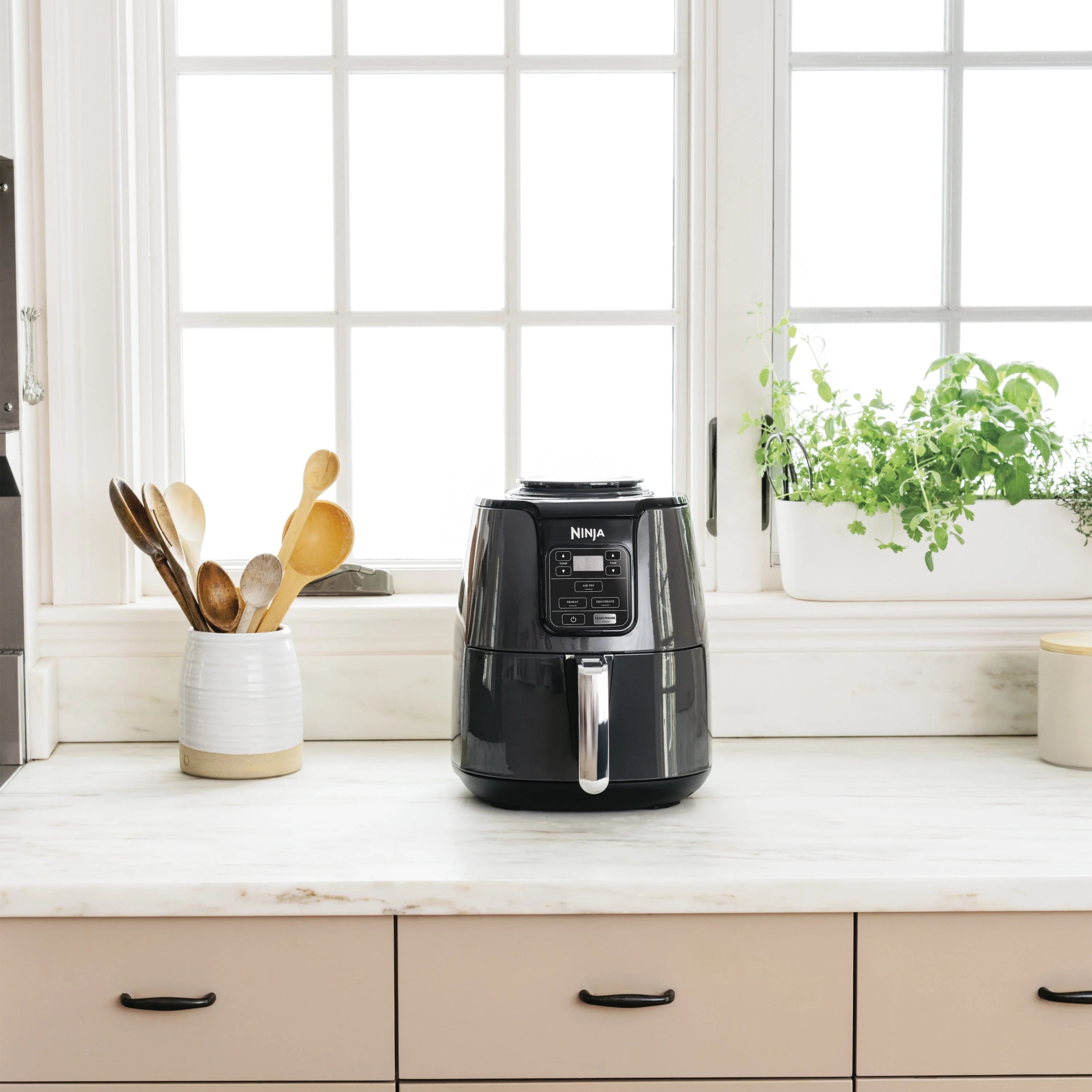 Ninja 4QT Air Fryer, Black, AF100WM R188
