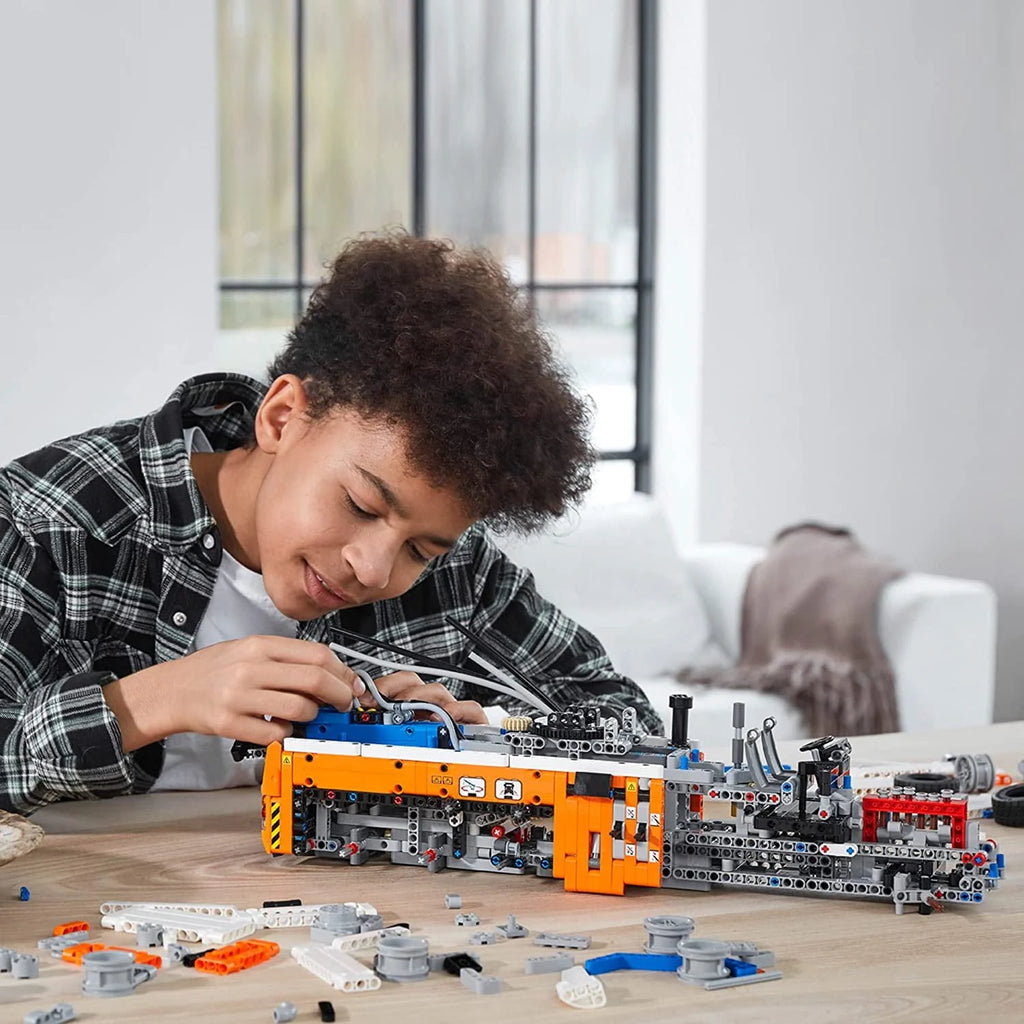 LEGO Technic Heavy-Duty Tow Truck 42128 with Crane T685236