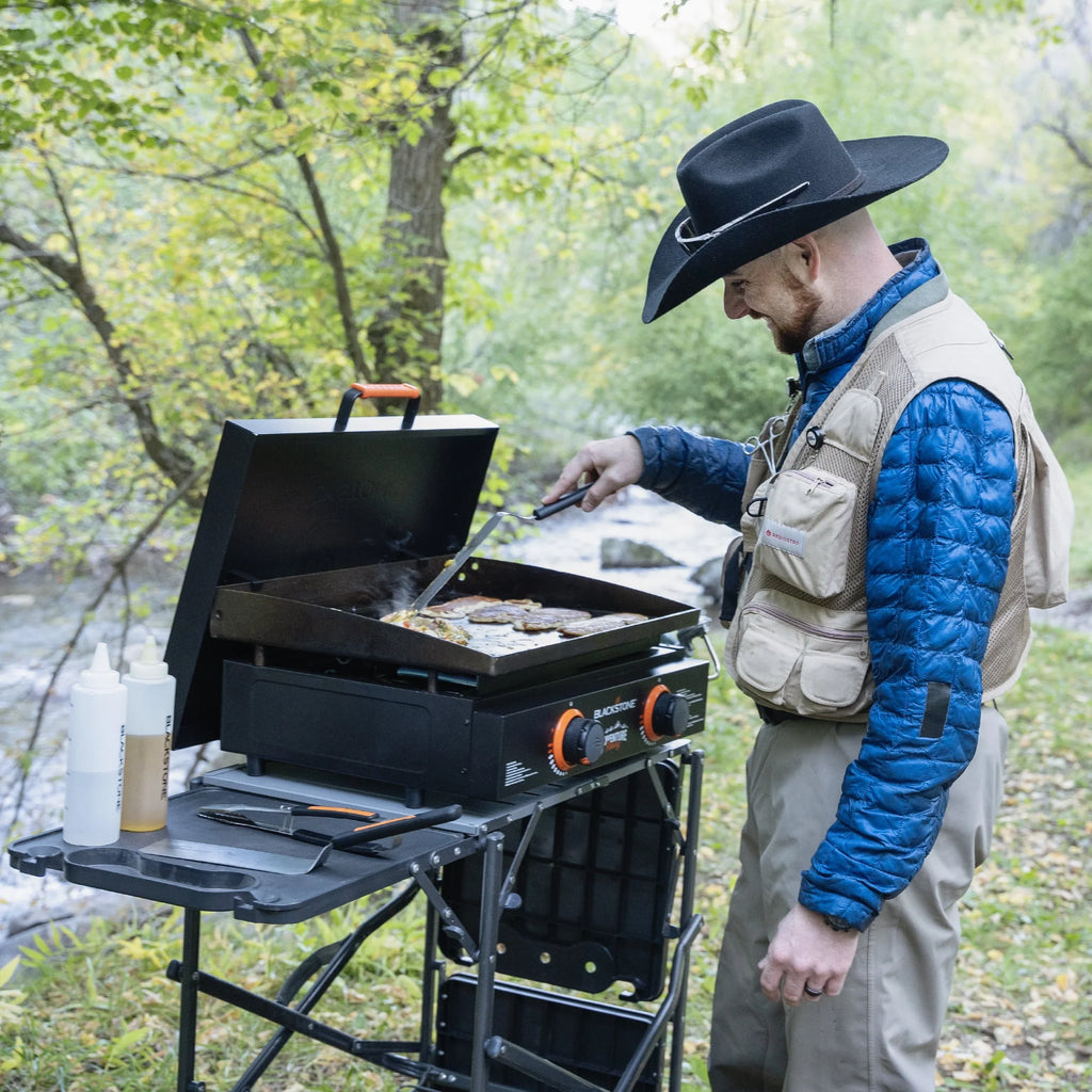 Blackstone Adventure Ready 2-Burner 22 Propane Griddle with Hard Cover O28104