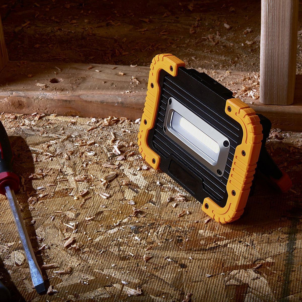 BRAUN 1250 Lumen LED Rechargeable Work Light R8995