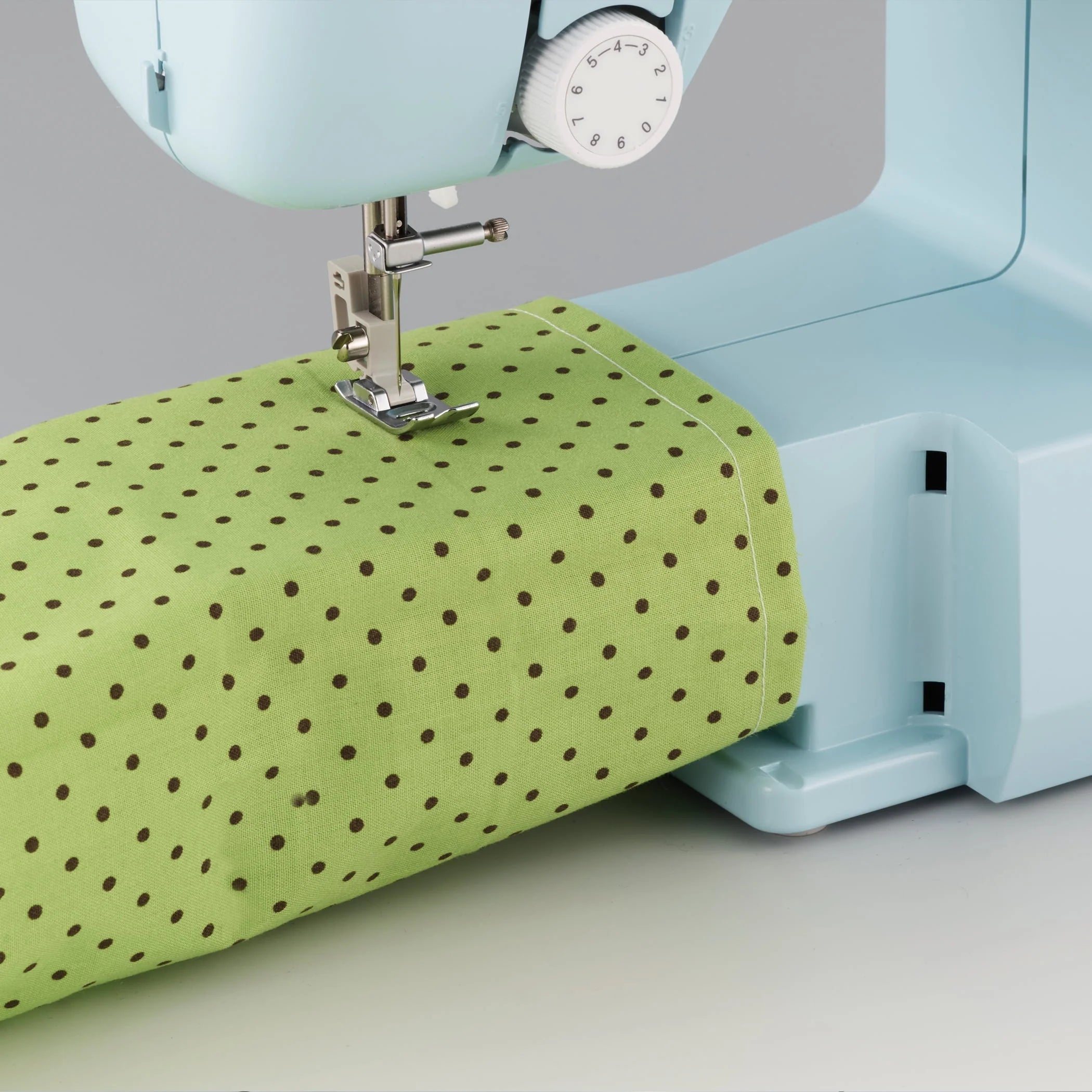 Brother LX3817 17-Stitch Portable Sewing Machine, White F765