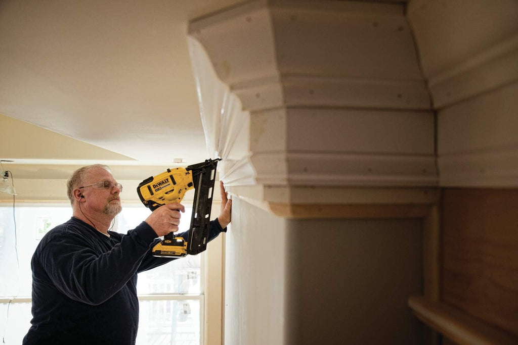 DEWALT DCN650D1 20V MAX XR 15 GA Cordless Angled Finish Nailer Kit S63224