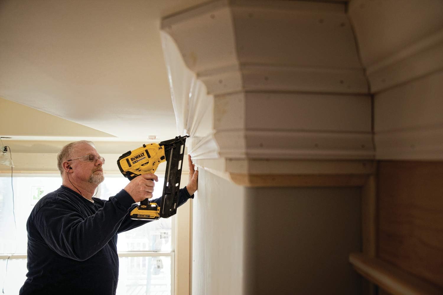 DEWALT DCN650D1 20V MAX XR 15 GA Cordless Angled Finish Nailer Kit S63224