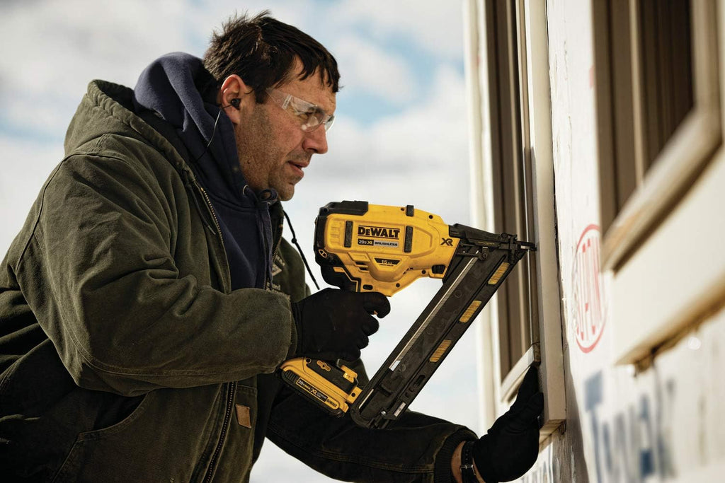 DEWALT DCN650D1 20V MAX XR 15 GA Cordless Angled Finish Nailer Kit S63224