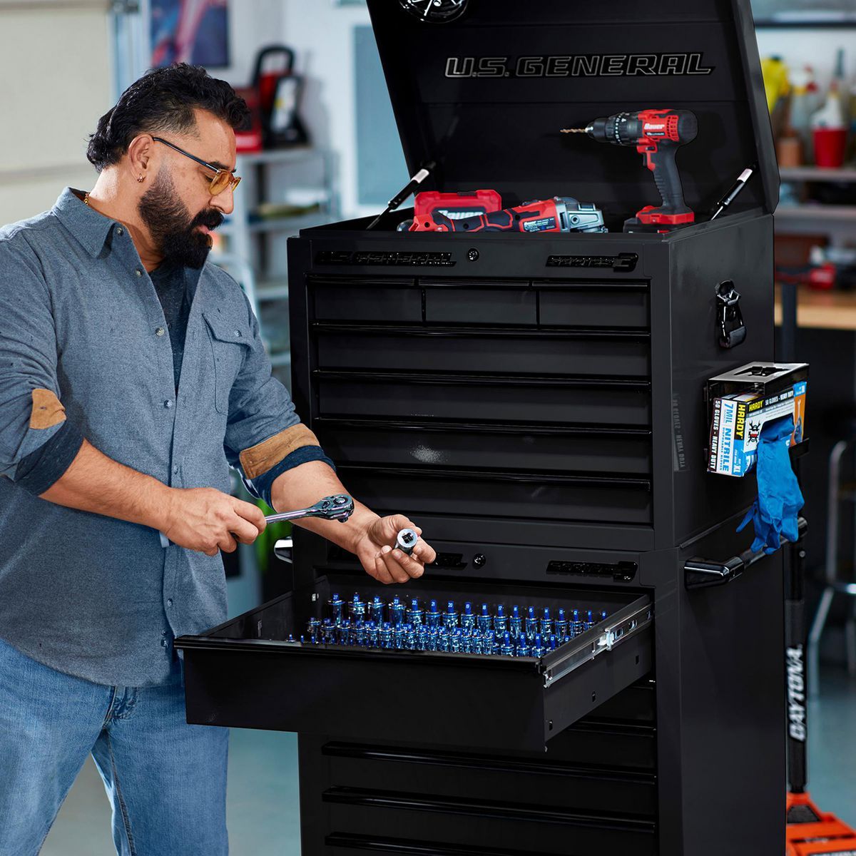 U.S. GENERAL 27 in. x 22 in. Roll Cab, Series 3, Black R13167