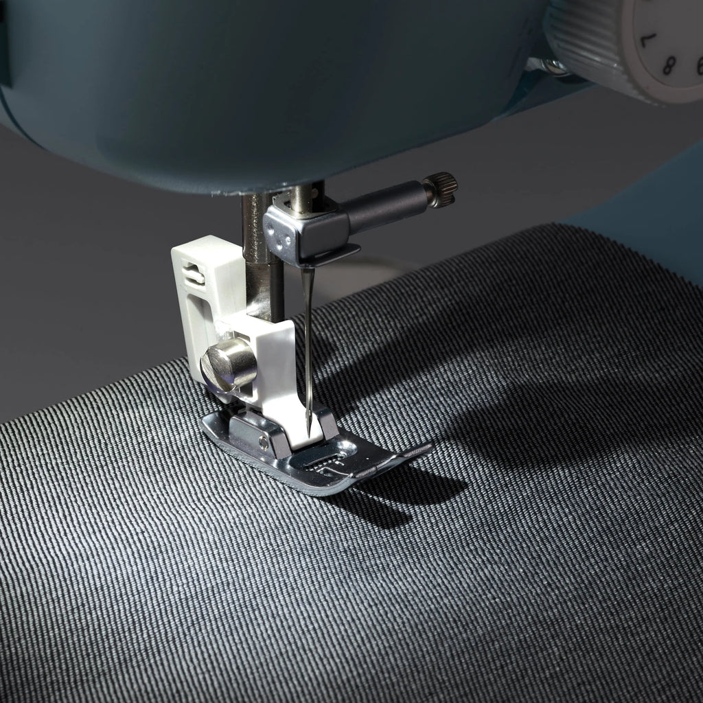 Brother LX3817 17-Stitch Portable Sewing Machine, White F765