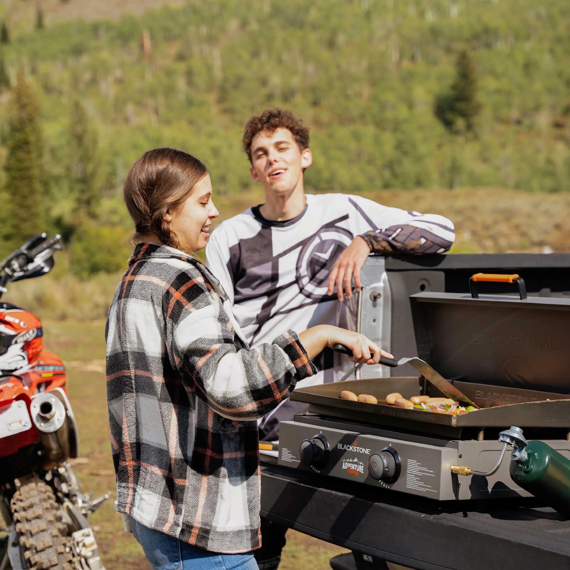 Blackstone Adventure Ready 2-Burner 22 Propane Griddle with Hard Cover O28104