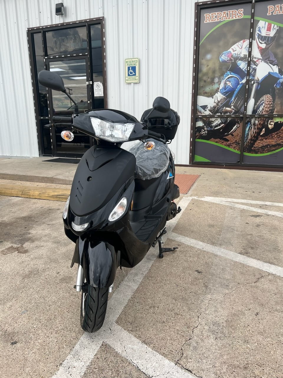 HHH 49cc Gas Automatic Scooter Moped MP50-02 with Trunk Sporty Pink C526989