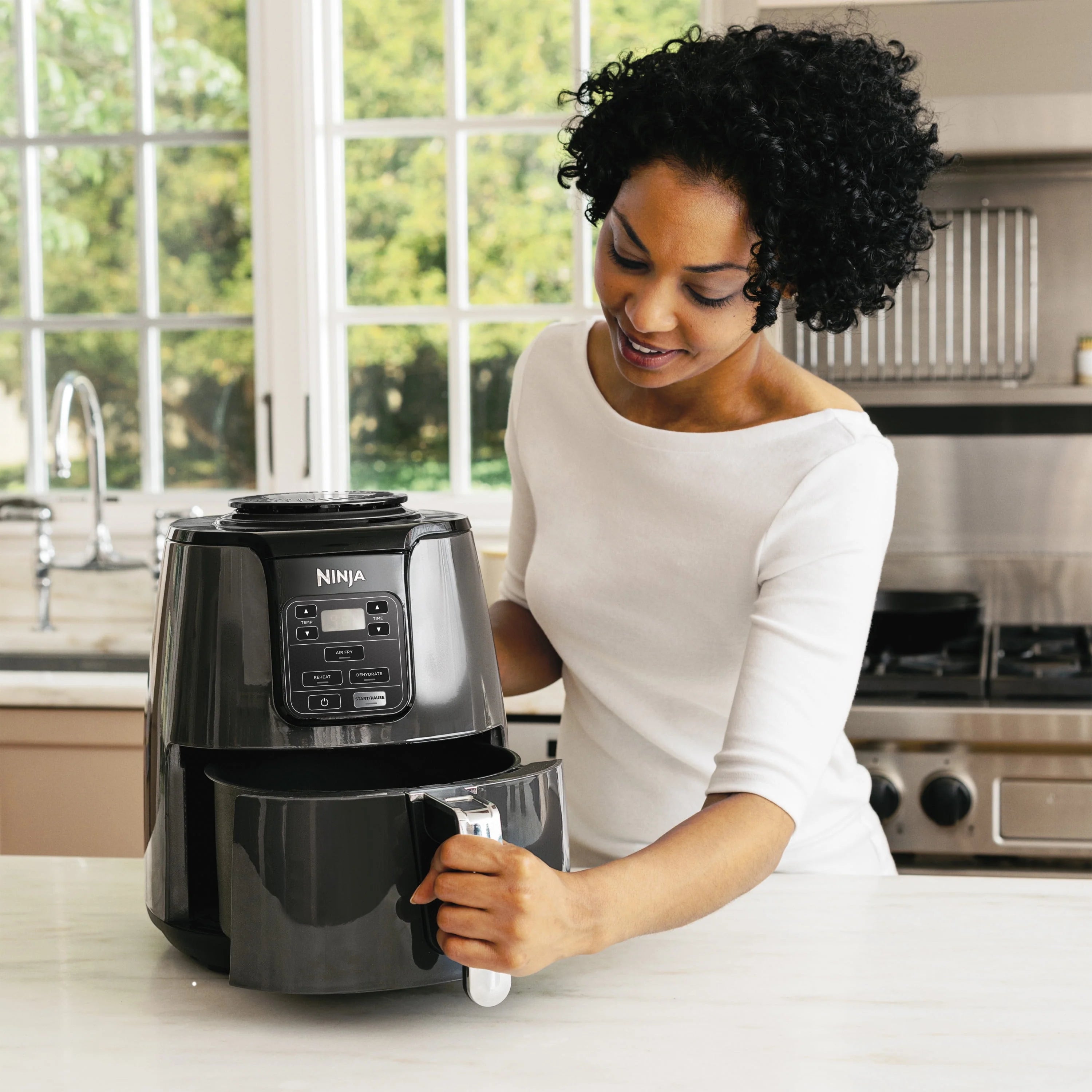 Ninja 4QT Air Fryer, Black, AF100WM R188