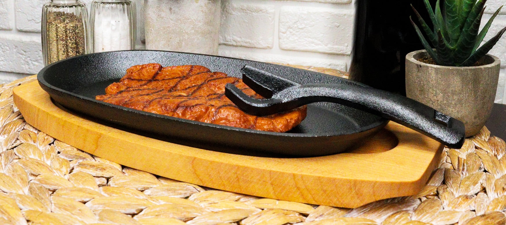 Cast Iron Fajita Skillet Set with Base O46349